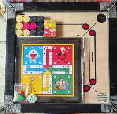 HouseOfCommon .20. inch carom.& coins. and.striker (black) Carrom .Board 56 cm Carrom Board(Black)
