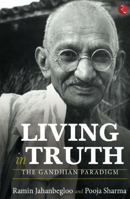 Living In Truth(English, Hardcover, Jahanbegloo Ramin)