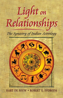 Light on Relationships: The Synastry of Indian Astrology(Hardcover, Hart De Fouw, Robert E. Svaboda)