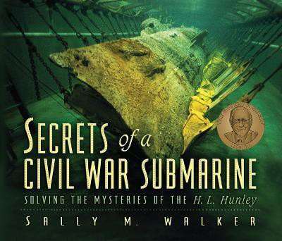 Secrets of a Civil War Submarine(English, Paperback, Walker Sally M.)