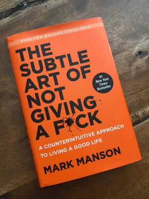 The Subtle Art of Not Giving a F*Ck(Paperback, MARK MANSON)