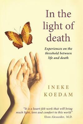 In In the Light of Death: Experiences on the Threshold Between Life and Death(English, Paperback, Koedam Ineke)