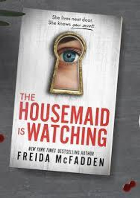 THE HOUSEMAID IS WATCHING(Paperback, FRIEDA MCFADDEN)