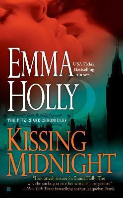 Kissing Midnight(English, Paperback, Holly Emma)