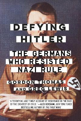 Defying Hitler(English, Paperback, Thomas Gordon)