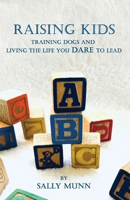 Raising Kids Training Dogs and Living the Life You Dare to Lead(English, Paperback, Munn Sally)