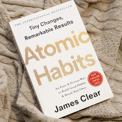 Atomic Habits  - For An Easy & Proven Way to Build Good Habits & Break Bad Habits(English, Paperback, Clear James)