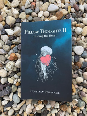 Pillow Thoughts II(Paperback, Courtney Peppernell)
