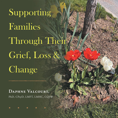 Supporting Families Through Their Grief, Loss & Change(English, Paperback, Valcourt Daphne)