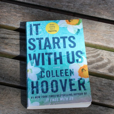 It Starts with Us(Paperback, Hoover Colleen)