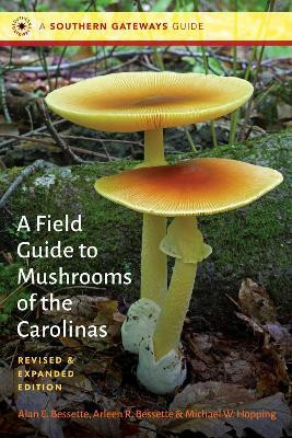 A Field Guide to Mushrooms of the Carolinas(English, Paperback, Bessette Alan E.)