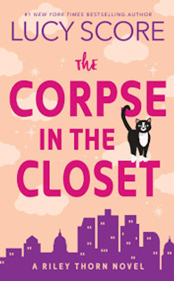 THE CORPSE IN THE CLOSET(Paperback, Lucy Score)