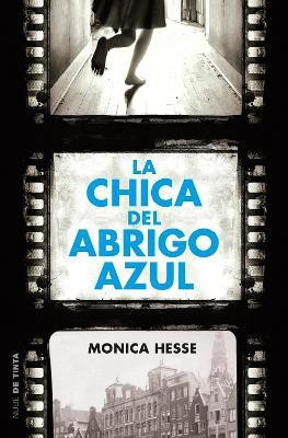 La chica del abrigo azul / Girl in the Blue Coat(Spanish, Paperback, Hesse Monica)