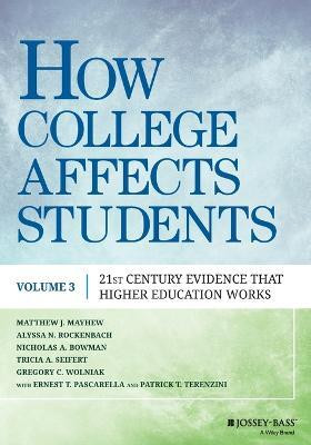 How College Affects Students(English, Paperback, Mayhew Matthew J.)