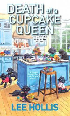 Death of a Cupcake Queen(English, Paperback, Hollis Lee)