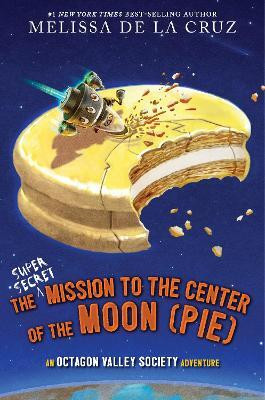 The Super-Secret Mission to the Center of the Moon (Pie)(English, Hardcover, de la Cruz Melissa)