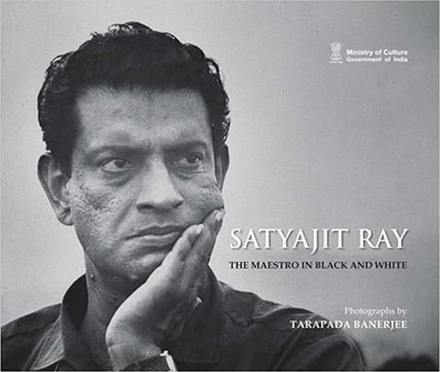 Satyajit Ray:The Masestro In Black and White(Hardcover, Tarapada Banerjee)