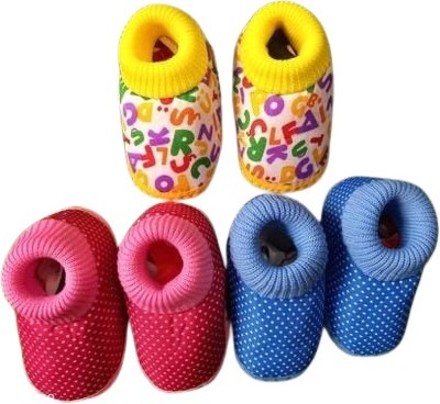 ST Traders Unisex Baby Booties Soft Base baby Shoes/Booties Unisex Soft Booties(Toe to Heel Length - 10 cm, Multicolor, Yellow, Pink, Blue)