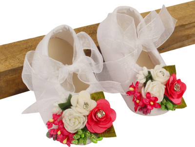Daizy Booties(Toe to Heel Length - 13 cm, White)