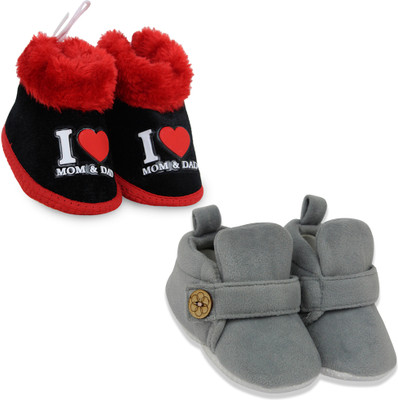 Neska Moda 6 To 12 Months Set Of 2 Velvet I Love Mom and Dad Print & Button Design Booties(Toe to Heel Length - 12 cm, Grey, Black)