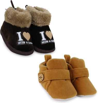 Neska Moda 6 To 12 Months Set Of 2 Velvet I Love Mom and Dad Print & Button Design Booties(Toe to Heel Length - 12 cm, Brown, Brown)