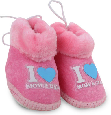 Neska Moda 6 To 12 Months I Love Mom And Dad Print Baby Booties(Toe to Heel Length - 12 cm, Baby Pink)