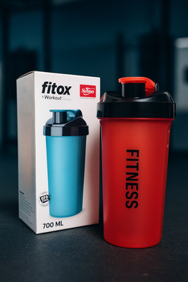 Senso 700 ml Plastic Shaker(Pack of 1, Red)