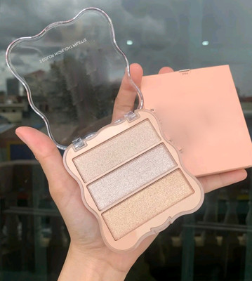 Emijun 3 MULTICOLOUR SHADES HIGHLIGHTER PALETTE FOR GIRLS Highlighter(MULTI COLOUR)