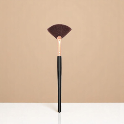 Meskin Trending Small Fan Shaped Makeup Brush – Precision Highlighter & Contour Brush(Pack of 1)