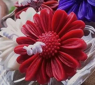 Aatman Enterprise Daisy Design Flower Candle(Red, Pack of 1)