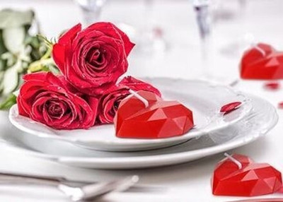 The ESSENZA Crystal heart Red solid Candle(Red, Pack of 1)