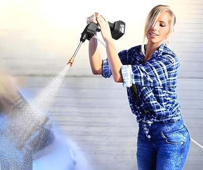 VOLTegIC 1B-146 Pressure Washer