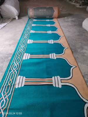 Samjeeda Handloom carpets Maroon Acrylic Carpet(120 cm,  X 600 cm, Rectangle)