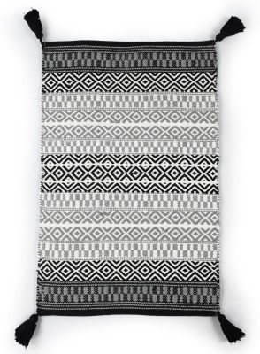 SASHAA WORLD Black, Grey Cotton, Polyester Area Rug(2 cm,  X 3 cm, Rectangle)