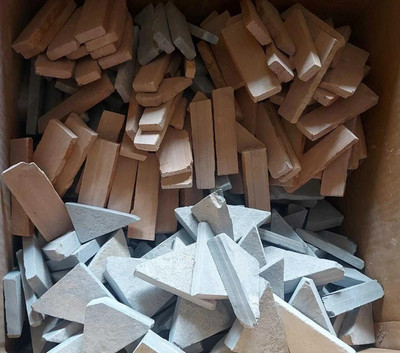Brighty 1kg black slate triangle and red slate chips pool 1(30 Sticks)