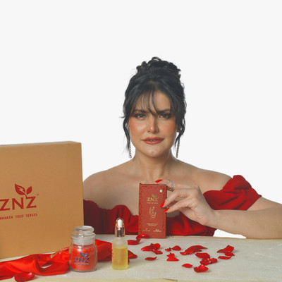 ZNZ Romantic Gift Combo for Couples – Scented Candle, Massage Oil & Mood Chocolate Bars(3 Units)