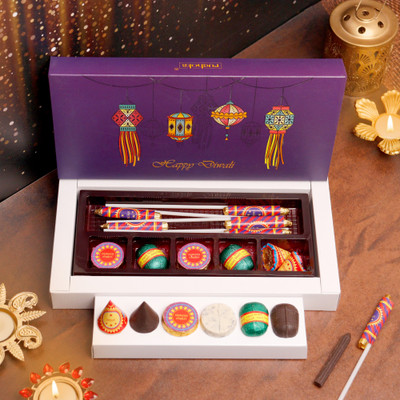 Ruchoks Diwali Premium Chocolate Cracker Box_P4_BR0031 Fudges(128 g)