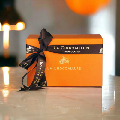 la chocoallure Ecstatic PREMIUM GIft Box With Comb Of 2 Dark Chocolate (2 X 100G) Fudges(2 x 100 g)