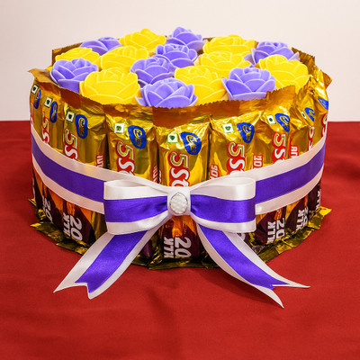 Cadbury 5 Star Chocolates Gift Hamper with Tissue Flowers Bars(15 x 19.53 g)