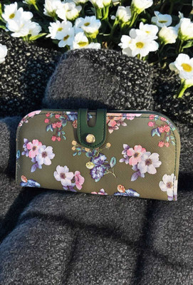 MS COLLECTIONS Casual Green  Clutch