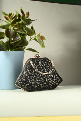 Tooba Handicraft Party Black, White  Clutch