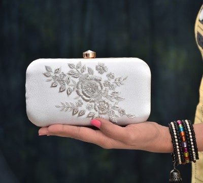 FOR THE BEAUTIFUL YOU Party, Casual White  Clutch