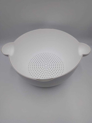 Downtown Celebrations Big Vegetable drain basket | Colander Nesting Strainer Bowl Set Colander(White Pack of 1)
