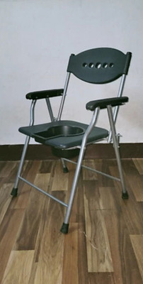 DARLIE Commode Chair for unisex Comfortable Safe chair Commode Chair(Silver, Black)