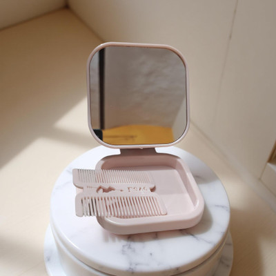 Nikki Bella High Defination Reflection Korean folding makeup mirror with comb ( pack of 1)