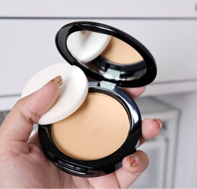 GFSU - GO FOR SOMETHING UNIQUE Shin Matte Finish Poreless Oil Free 2 in 1  Compact(beige, 15 g)