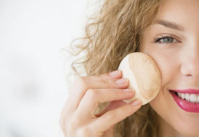 Amaryllis face shiny loose powder weightless texture for even application & easy blending Compact(NATURAL BEIGE, 15 g)