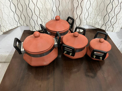 Aaravi lifestyle Terracotta Handi Set 4 Earthenware Cook & Serve Set Cookware Set(Ceramic, 4 - Piece)