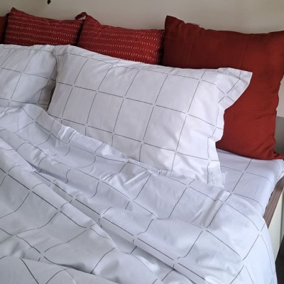 SleepyCat Checkered Pillows Cover(Pack of 2, 71.12 cm*45.72 cm, White)