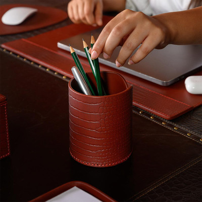 Three Sixty 1 Compartments Leather Classic Round Pencil Holder(Maroon)
